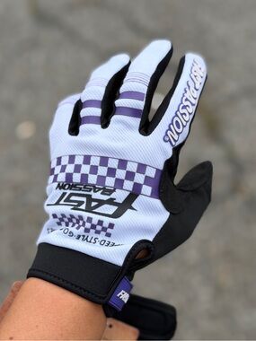Dirt bike gloves